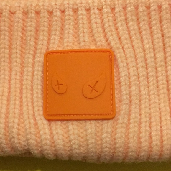 Venque Amoo Beanie Hat - Picture 7 of 7